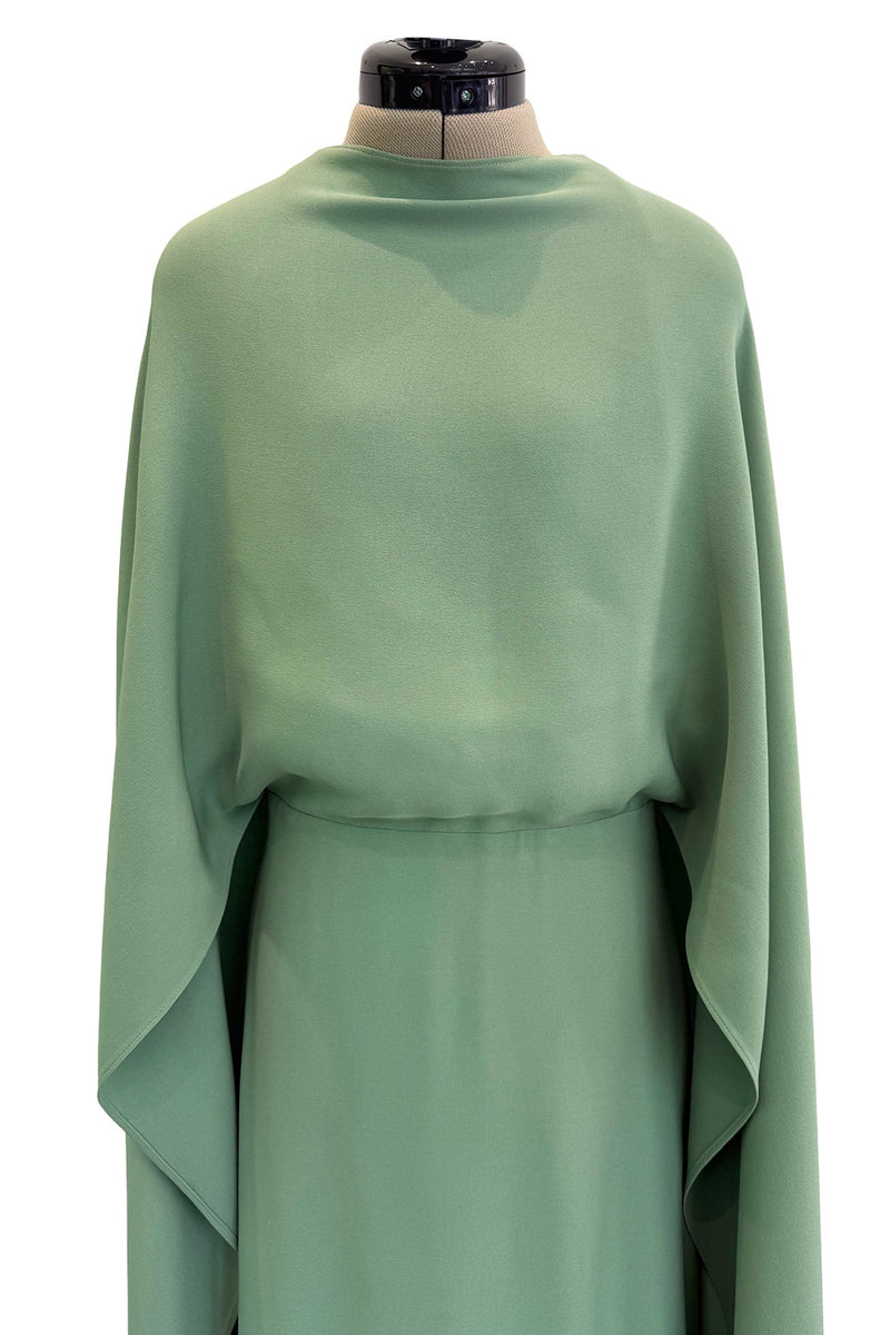 Exceptional 2010s Valentino by Pierpaolo & Piccioli & Maria Grazia Chiuri Pale Green Backless Caped Sleeve Dress