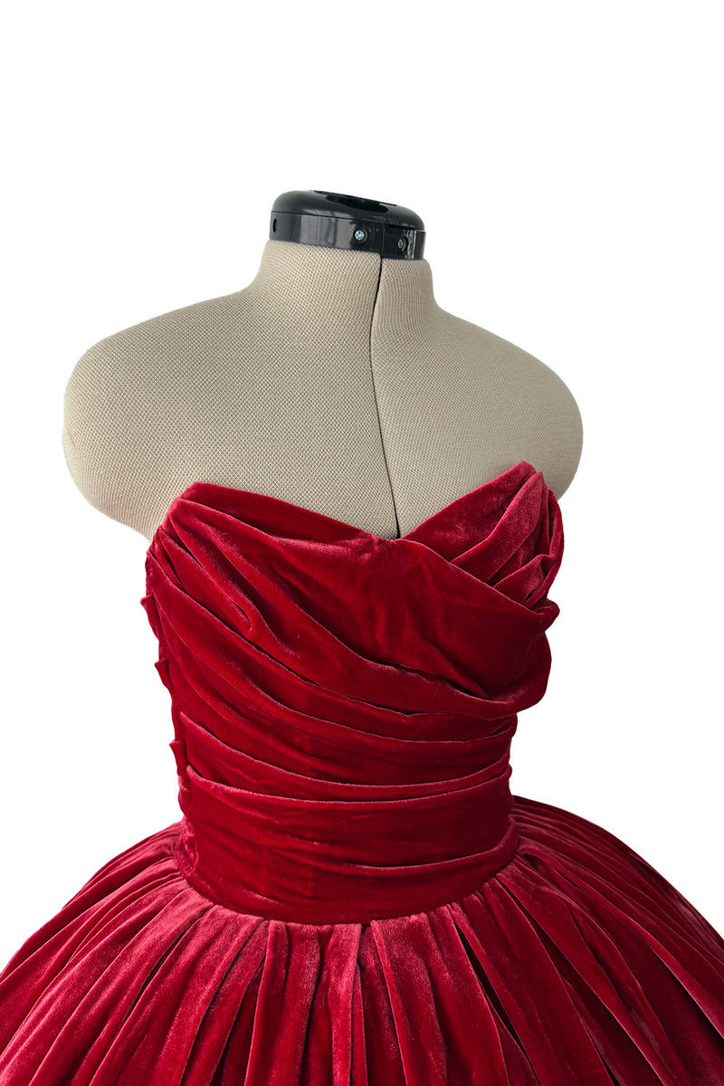 Phenomenal 2012 Dolce & Gabbana Strapless Deep Red Velvet Puff Skirt D Shrimpton Couture Phenomenal 2012 Dolce & Gabbana Strapless Deep Red Velvet Puff Skirt D Shrimpton Couture
