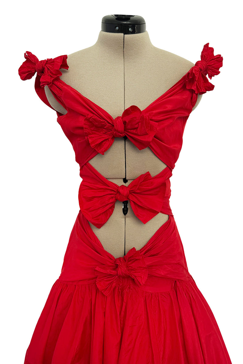 Iconic Spring 2002 Valentino Closing Look 94 Runway Red Silk Bow Dress