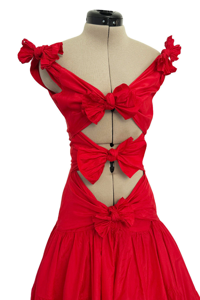 Iconic Spring 2002 Valentino Closing Look 94 Runway Red Silk Bow Dress