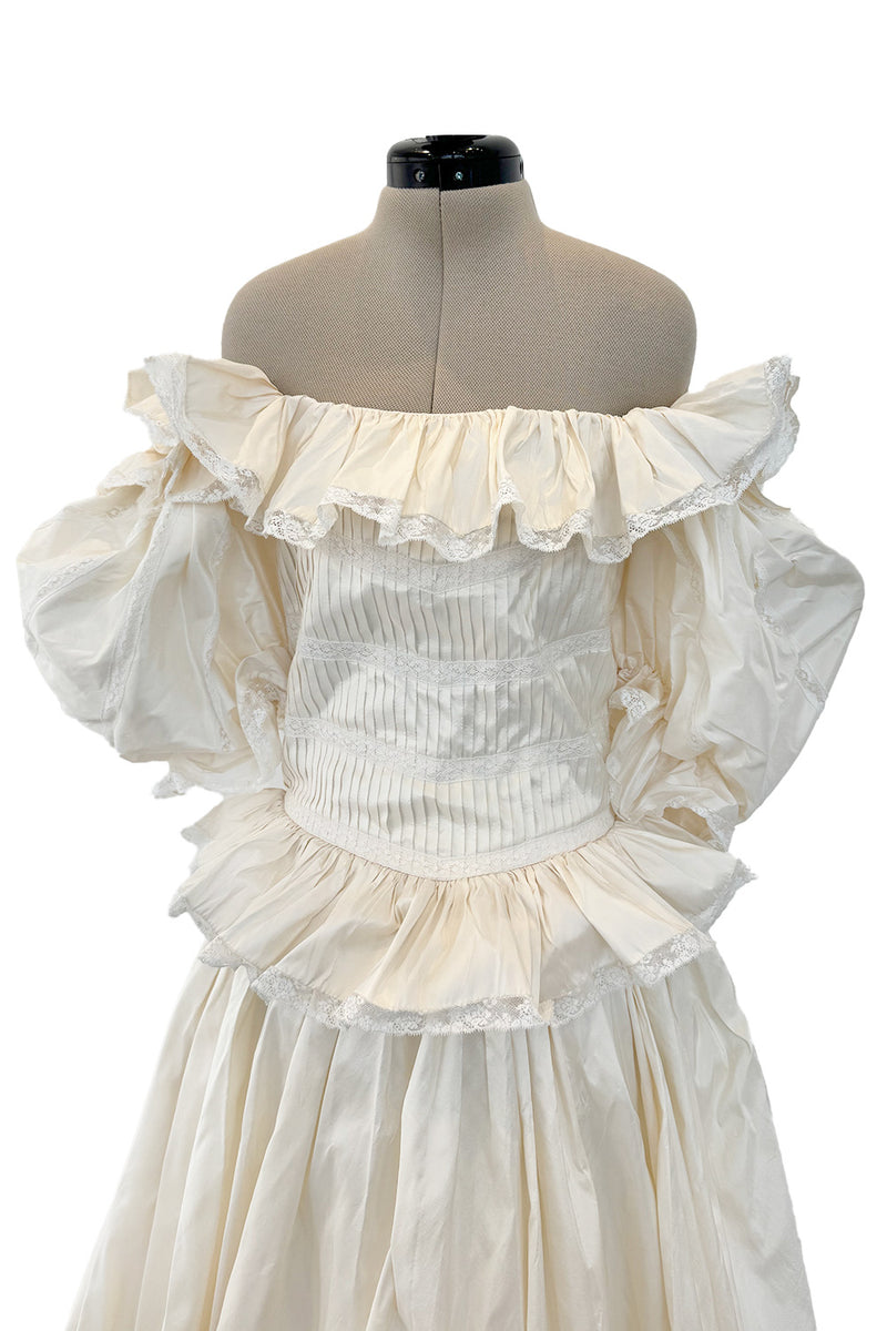 Fairy Tale 1980s Oscar de la Renta Ivory Silk Ruffled Of Shoulder Princess Wedding Dress w Trained Skirt