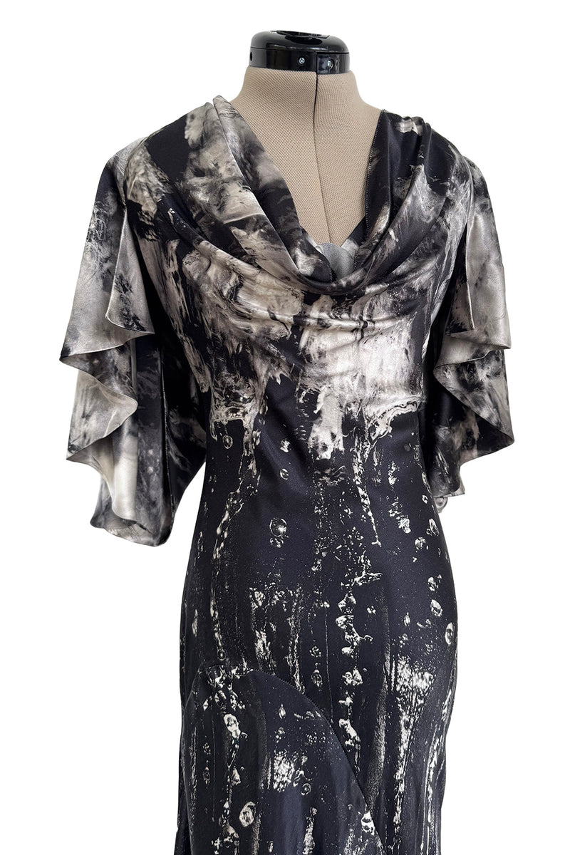Outstanding Fall 2010 Alexander McQueen Gray Scale Print Silk Dress w Caped Sleeves & Trained Skirt