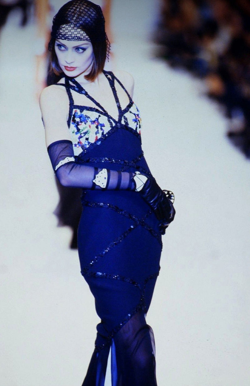 karl lagerfeld runway dresses Operatic Couture Autumn Winter 1987 1988 Haute Couture Inspired by Jean-Baptiste Lully's 17th century opera Atys ( in its 1987 production presented at Versailles'Thtre de la Reine) Karl Lagerfeld created an opulent