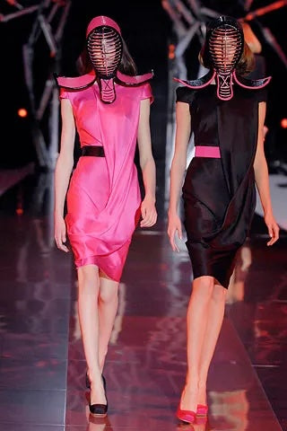 Fabulous 2008 Alexander McQueen Strapless Black Silk Dress w Vibrant Pink Patent Leather Belt
