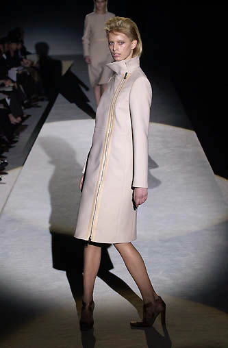 Minimalist Fall 2001 Gucci by Tom Ford Runway Look 21 Cashmere & Leather Sleek Black Coat