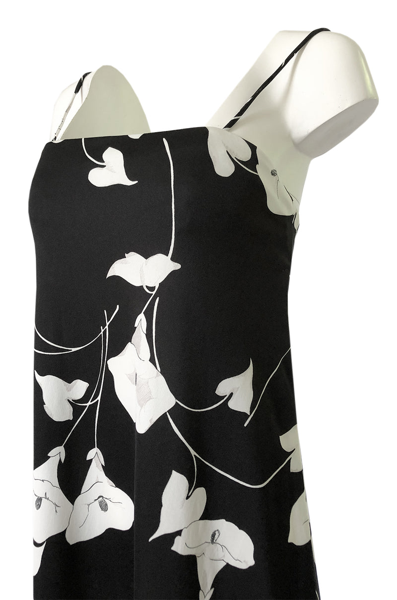 1970s Luis Estevez Black & White Lilly Print Easy to Wear Jersey Dress