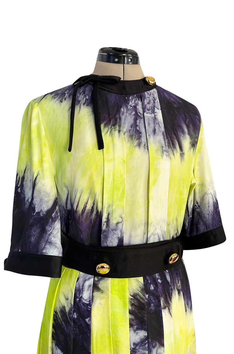 Gorgeous Spring 2019 Prada Look 41 Runway Neon Green & Navy Tie Dye Dress