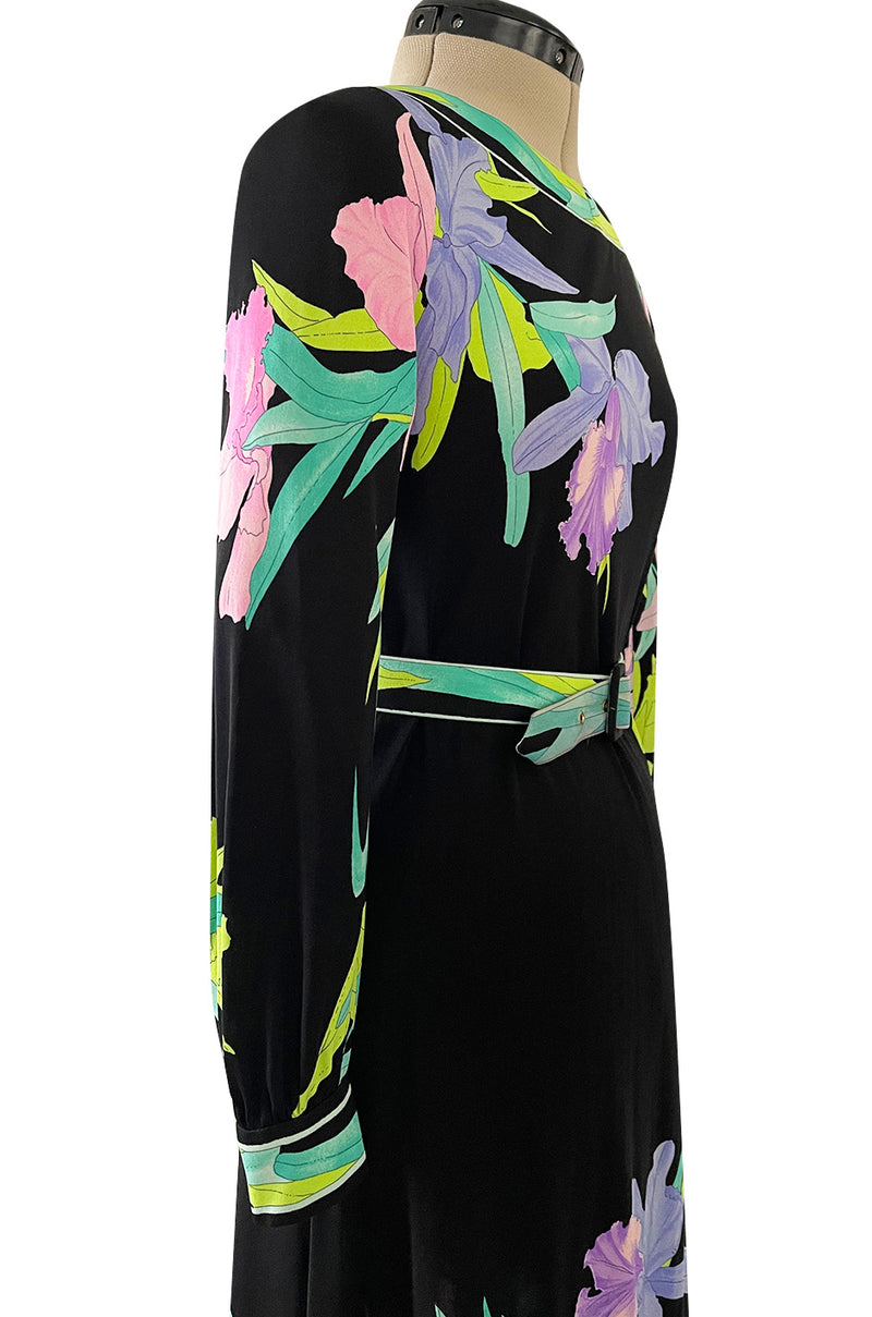 Gorgeous 1970s Leonard Printed Silk Jersey Pretty Floral Print Black Dress w Original Belt