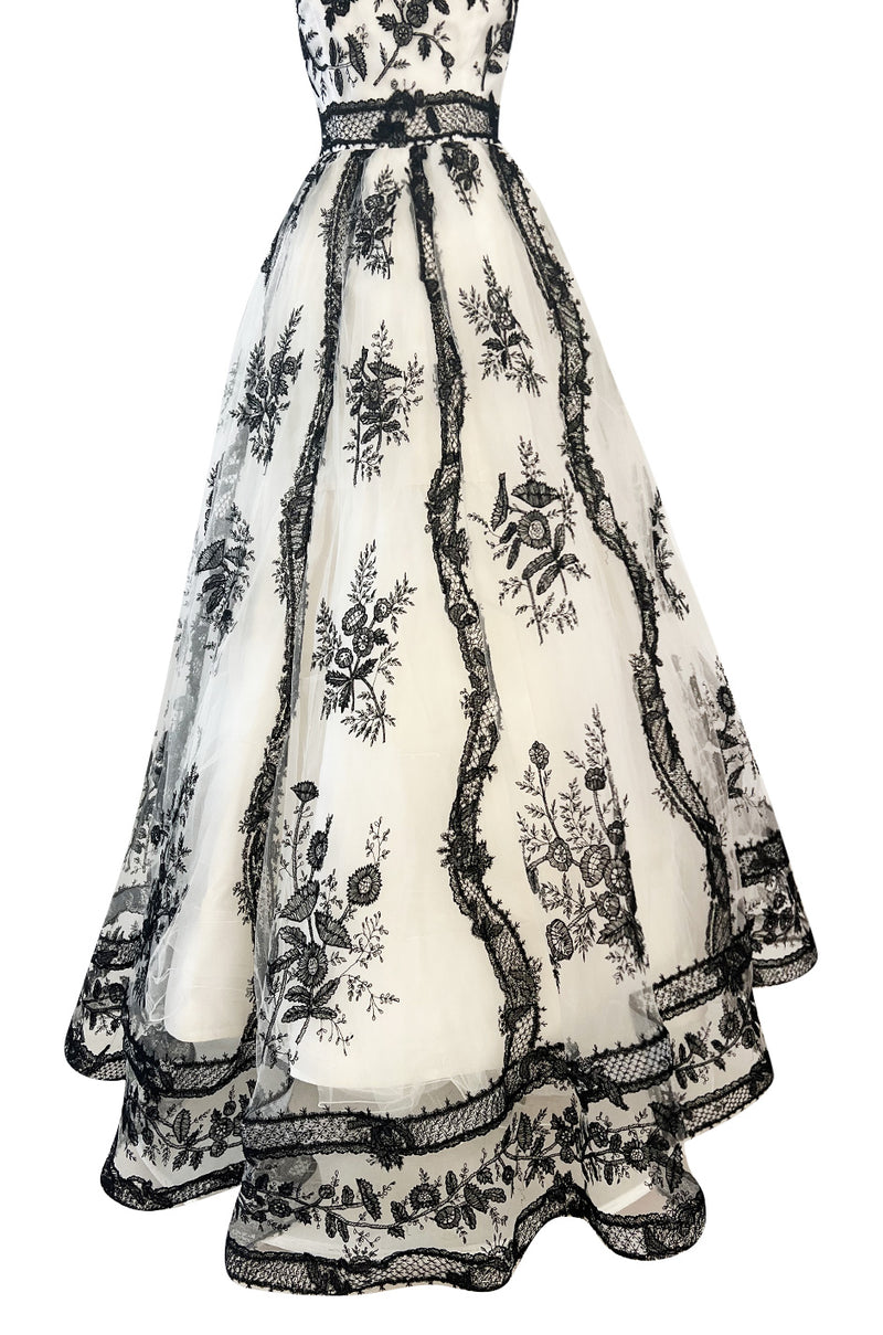 Magnificent Spring 2003 Oscar de la Renta Runway Look 59 White Net & Black Embroidery Dress
