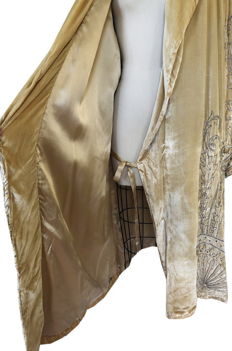 Exceptional 1920s Gold Silk Velvet Beaded Art Deco Wide Sleeve Coat