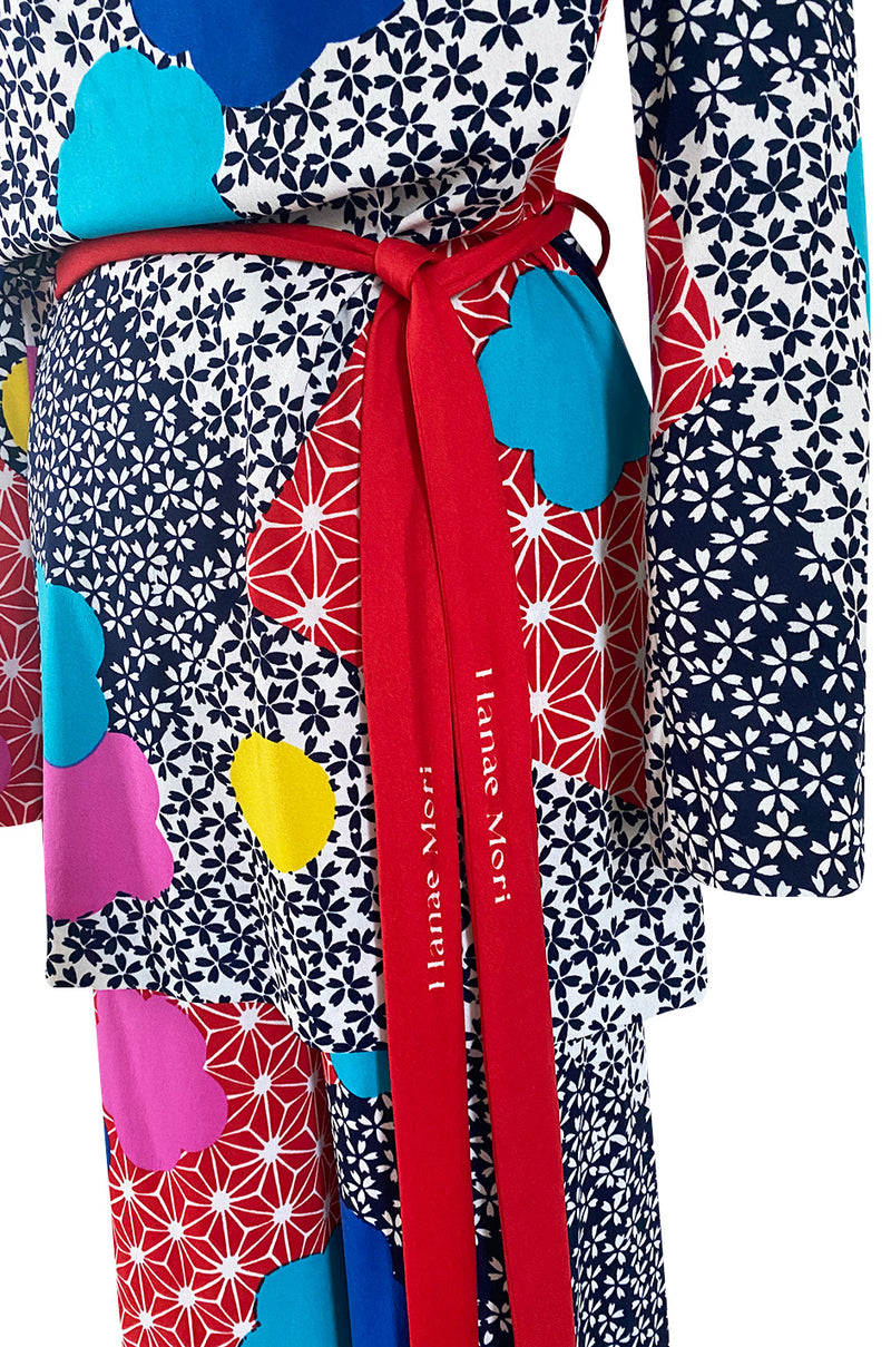 Fantastic 1970s Hanae Mori Bright Floral Print Jersey Pant & Top Set w Signed Belt
