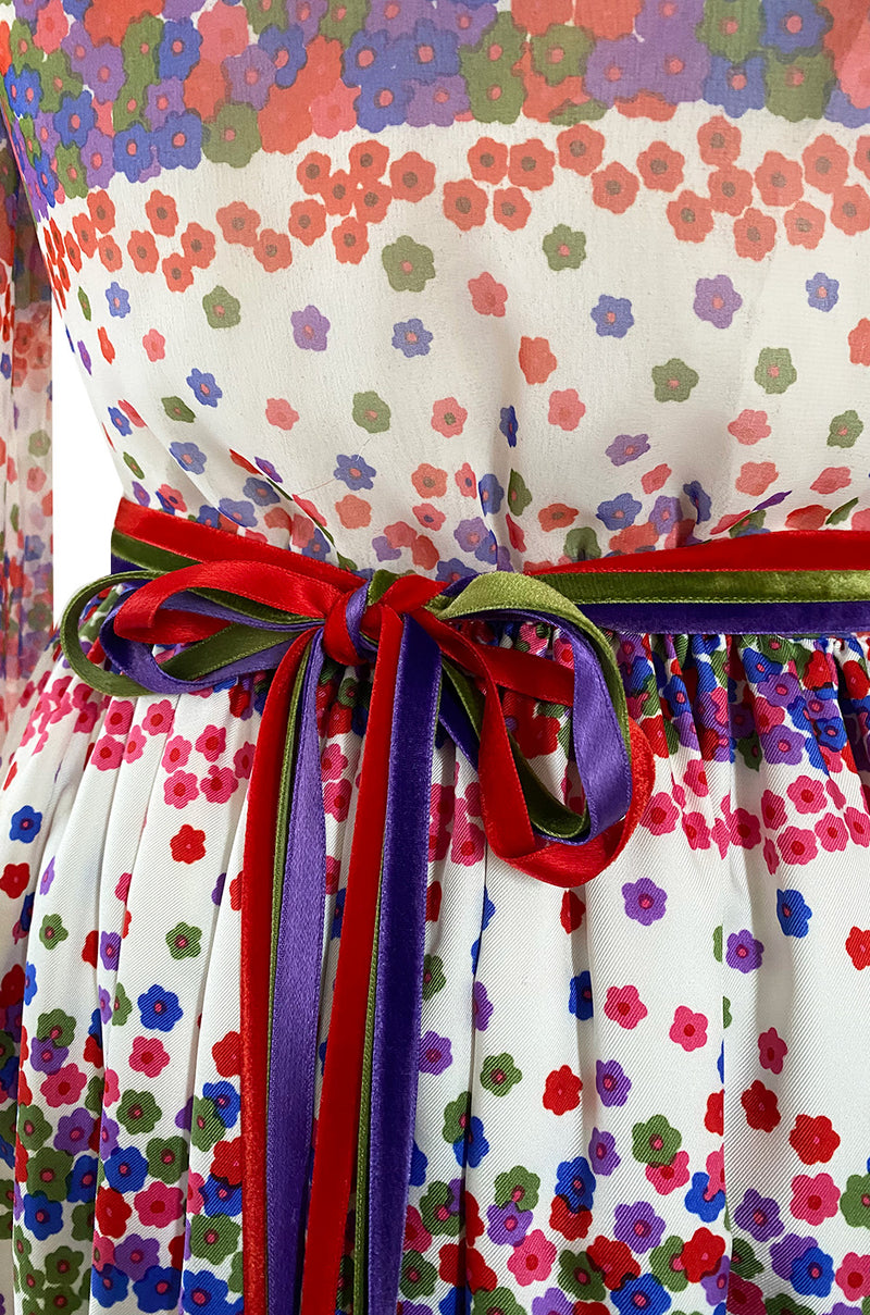1970s Mollie Parnis Balloon Sleeve Confetti Print Silk Twill & Silk Chiffon Dress w Ruffled Collar