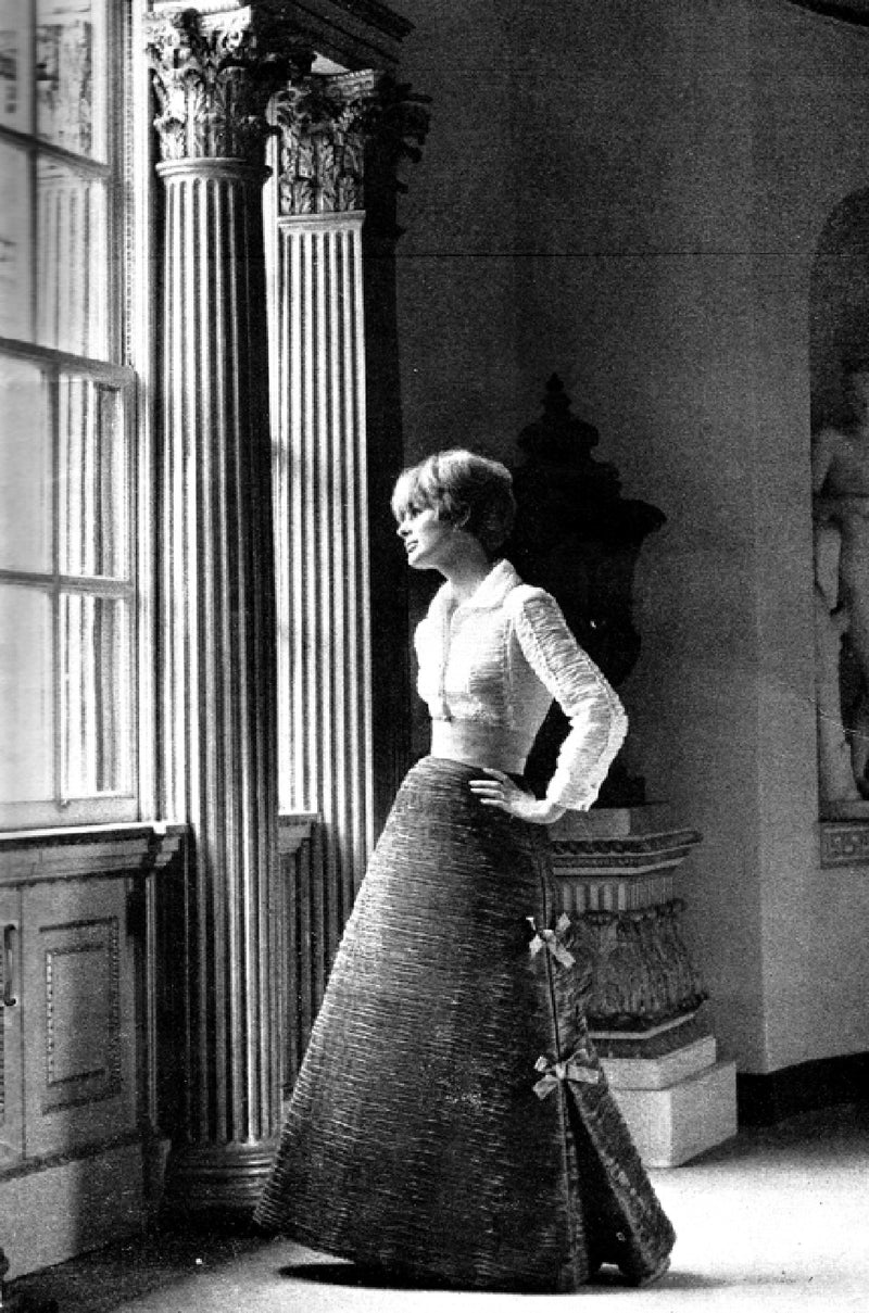 c.1965 Sybil Connolly Couture Bow Detailed Blue Pleated Irish Linen Dr Shrimpton Couture c.1965 Sybil Connolly Couture Bow Detailed Blue Pleated Irish Linen Dr Shrimpton Couture