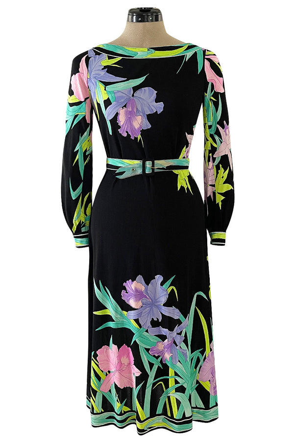 Gorgeous 1970s Leonard Printed Silk Jersey Pretty Floral Print Black Dress w Original Belt