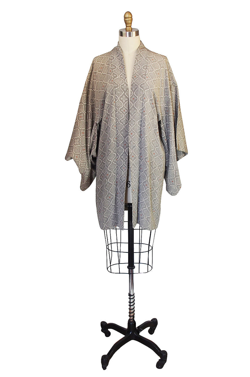Pretty 1950s Grey Printed Silk Kimono