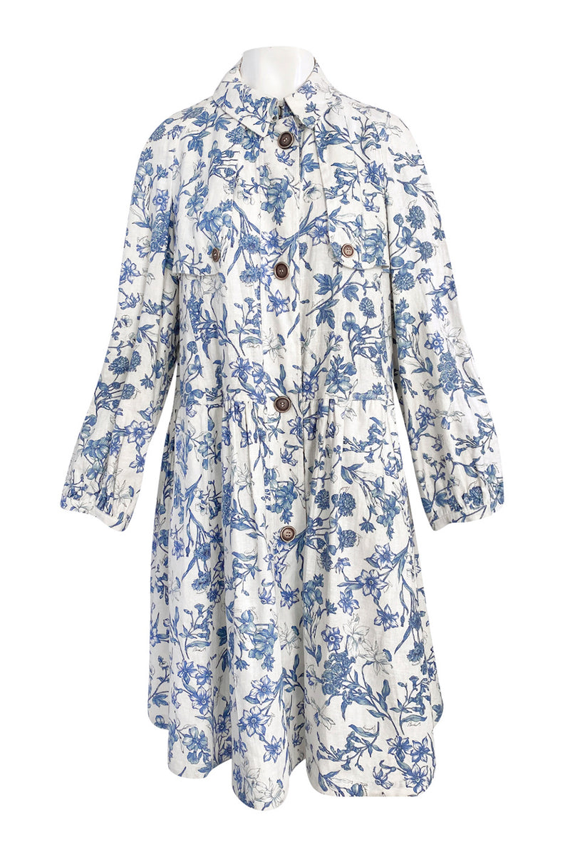 Spring 2005 Burberry Runway & Ad Campaign Blue & White Floral Print Full Cut Linen Trench Coat