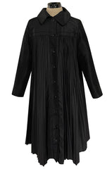 1980s Oscar de la Renta Open Knife Pleated Swing Coated Taffeta Black Jacket Coat