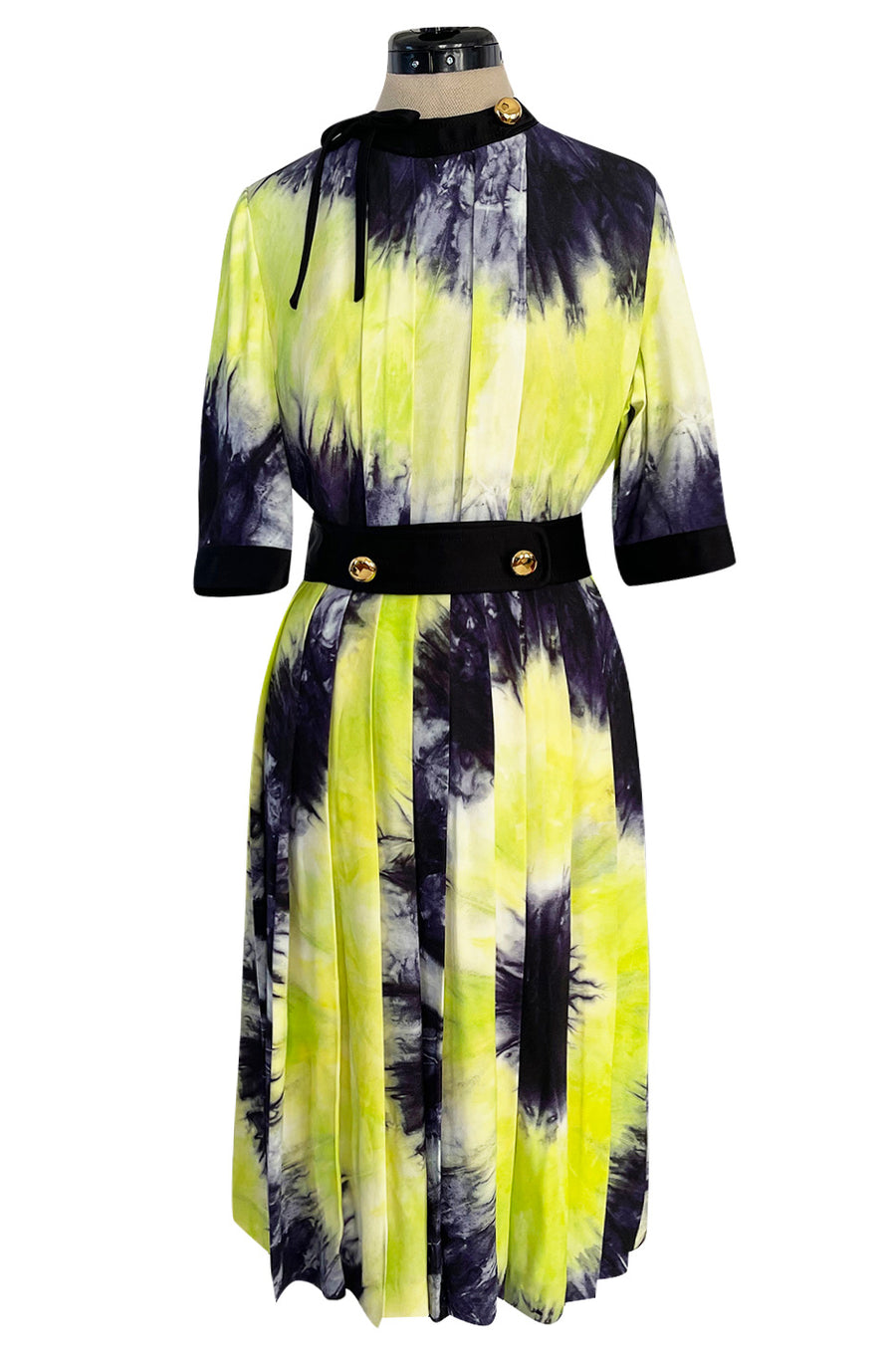 Gorgeous Spring 2019 Prada Look 41 Runway Neon Green & Navy Tie Dye Dress Gorgeous Spring 2019 Prada Look 41 Runway Neon Green & Navy Tie Dye Dress