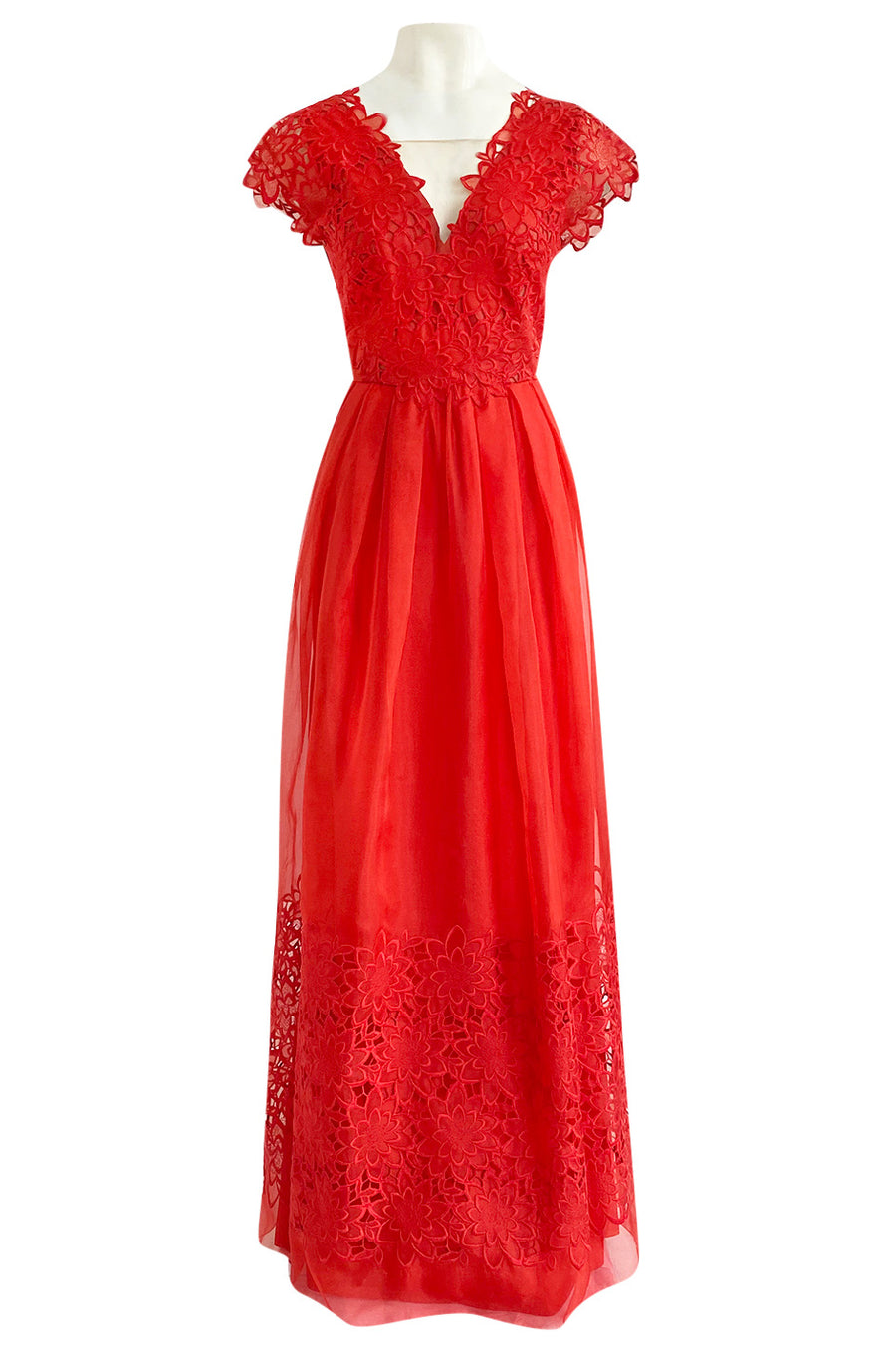 alma embroidered sheer dress in red Ravishingly Red Check out this ultra chic Chanel sheer-mesh sleeve hourglass gown dating back to Karl Lagerfeld's 2010 'Coco on the Lido' resort collection This exquisite gown was runway look