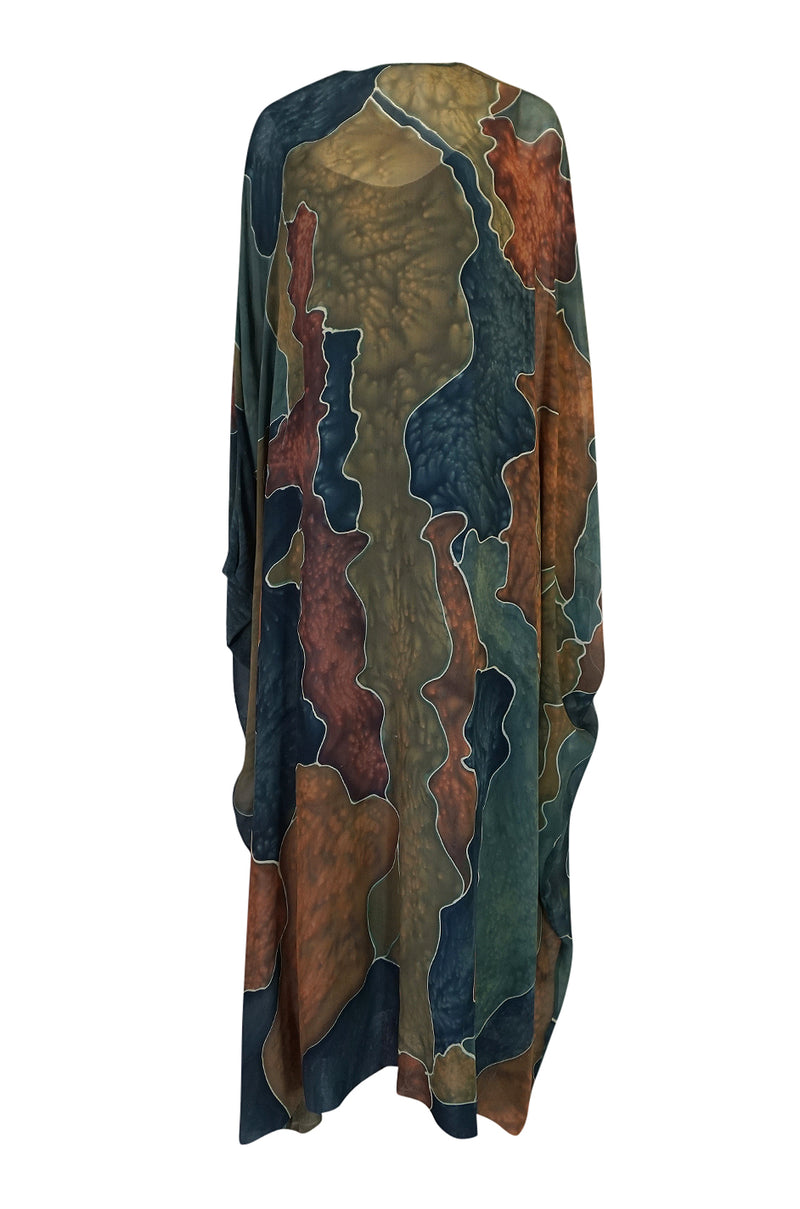 1970s Unlabelled Well Made Tie Dye Printed Silk Caftan