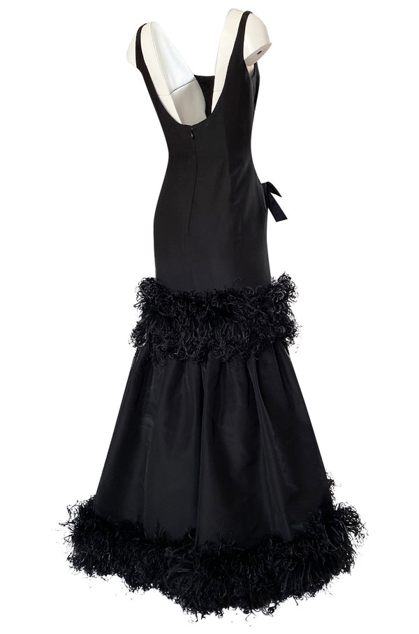 Fall 2004 Oscar de la Renta Runway Feather & Black Silk Hourglass Dress