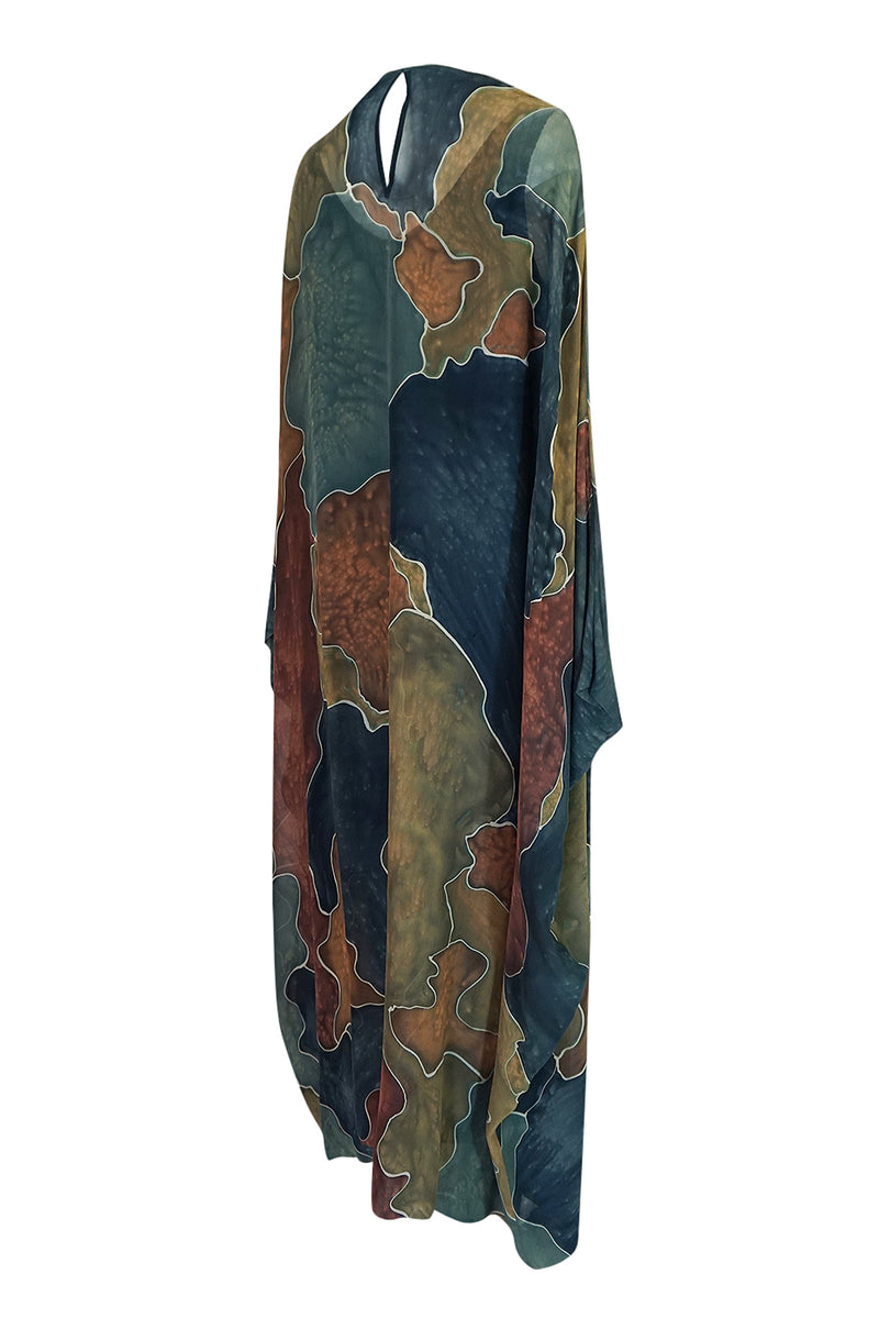 1970s Unlabelled Well Made Tie Dye Printed Silk Caftan
