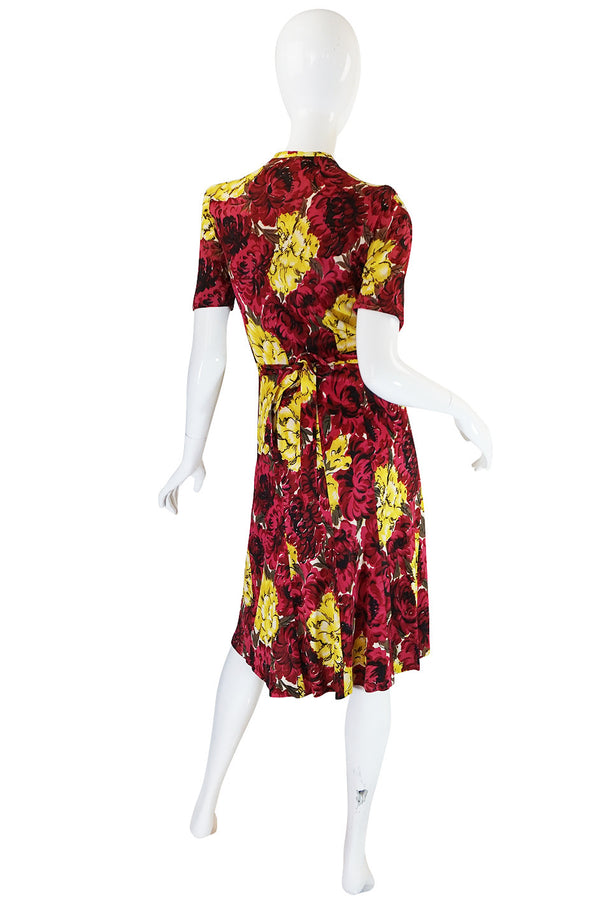 Wonderful 1940s Floral Print & Early Plastic Button Dress