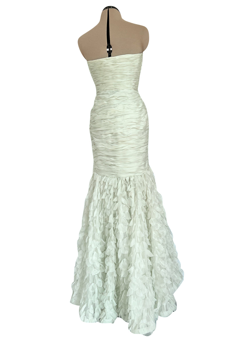 Prettiest Spring 2004 Oscar de la Renta Pale Green Strapless Chiffon 'Feather' Petal Skirt Dress