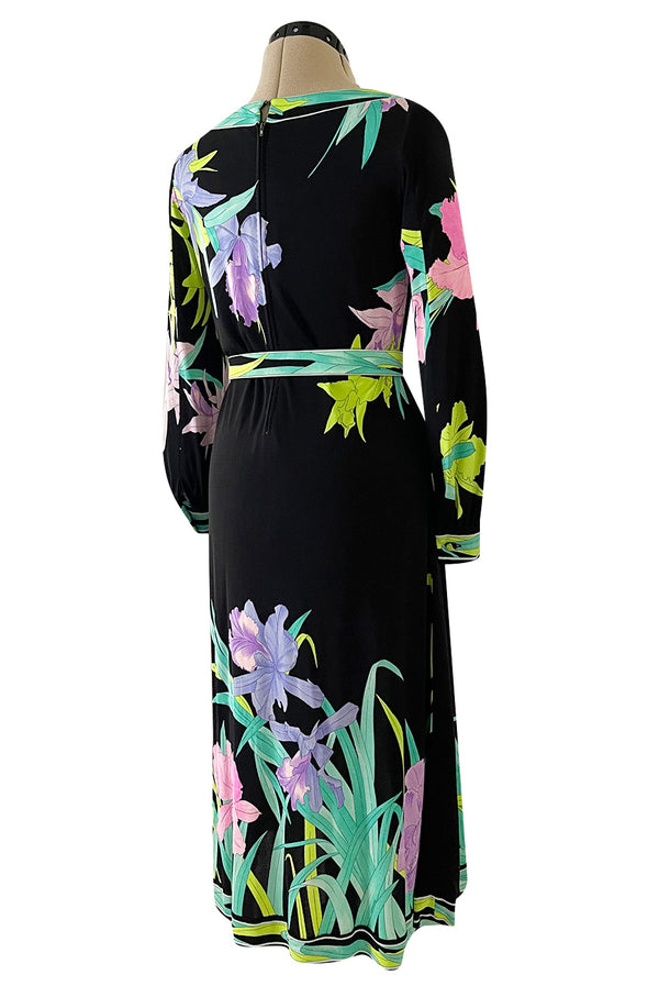 Gorgeous 1970s Leonard Printed Silk Jersey Pretty Floral Print Black Dress w Original Belt