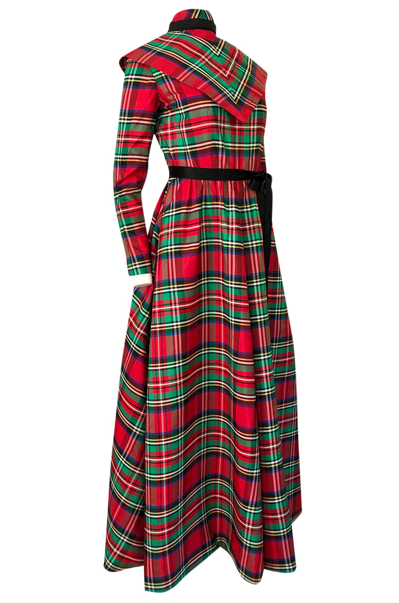 Early 1970s Geoffrey Beene Boutique Red Plaid Holiday Silk Taffeta Dre Shrimpton Couture Early 1970s Geoffrey Beene Boutique Red Plaid Holiday Silk Taffeta Dre Shrimpton Couture