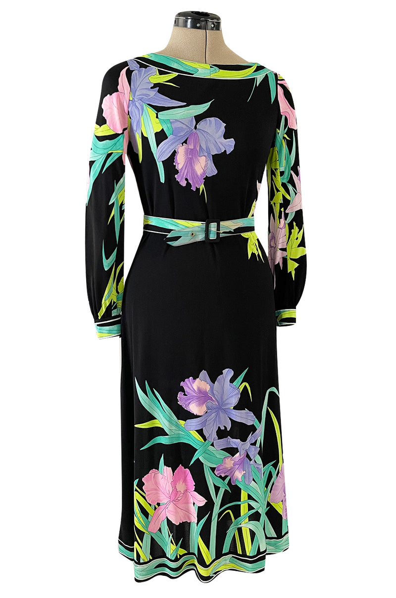 Gorgeous 1970s Leonard Printed Silk Jersey Pretty Floral Print Black Dress w Original Belt