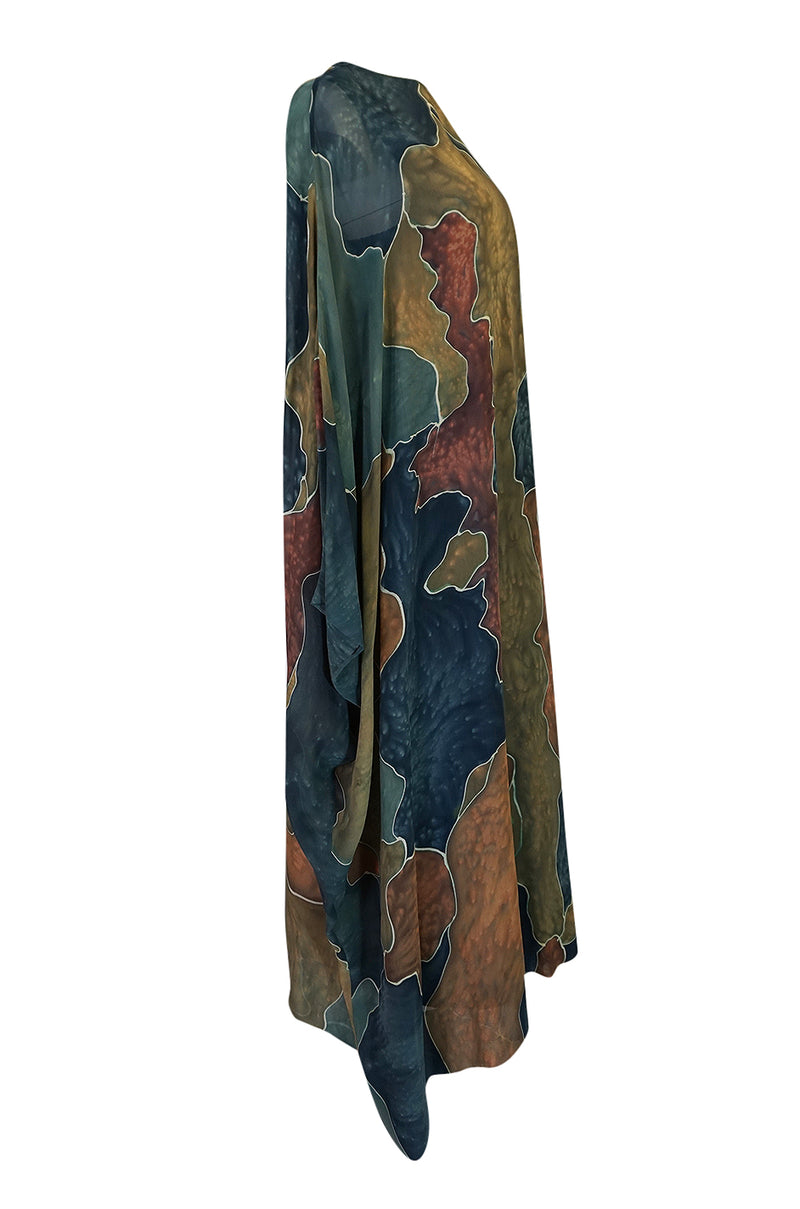 1970s Unlabelled Well Made Tie Dye Printed Silk Caftan