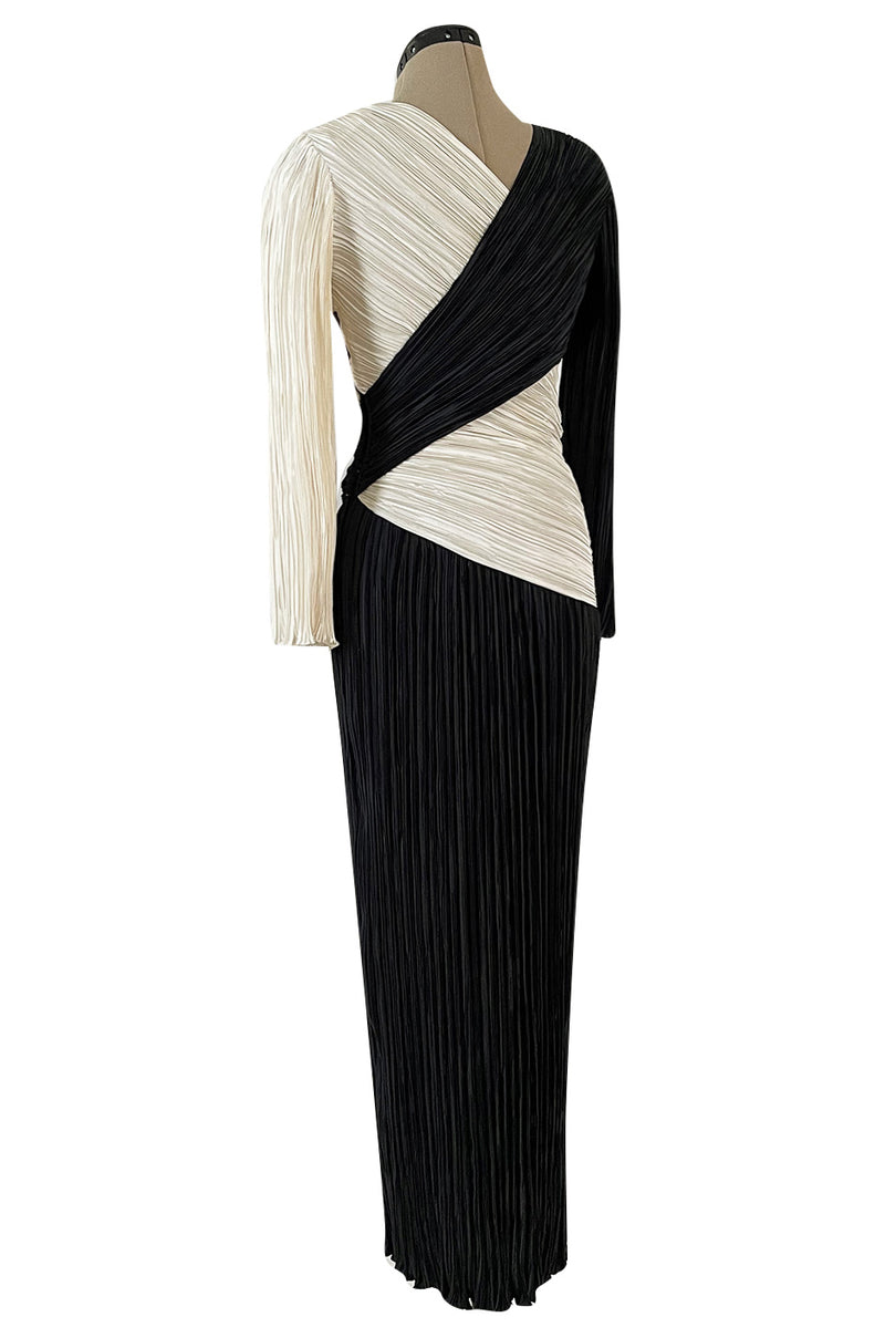 Spring 1980 Mary McFadden Black & Ivory Cross Over Plunge Front & Back Pleated Dress