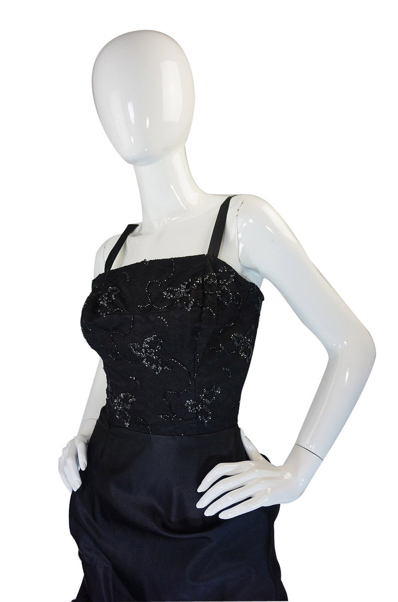 1950s Lace Wiggle Pin Up Dress w Train