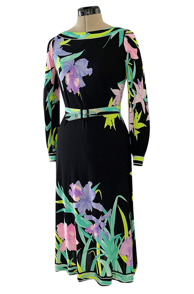 Gorgeous 1970s Leonard Printed Silk Jersey Pretty Floral Print Black Dress w Original Belt