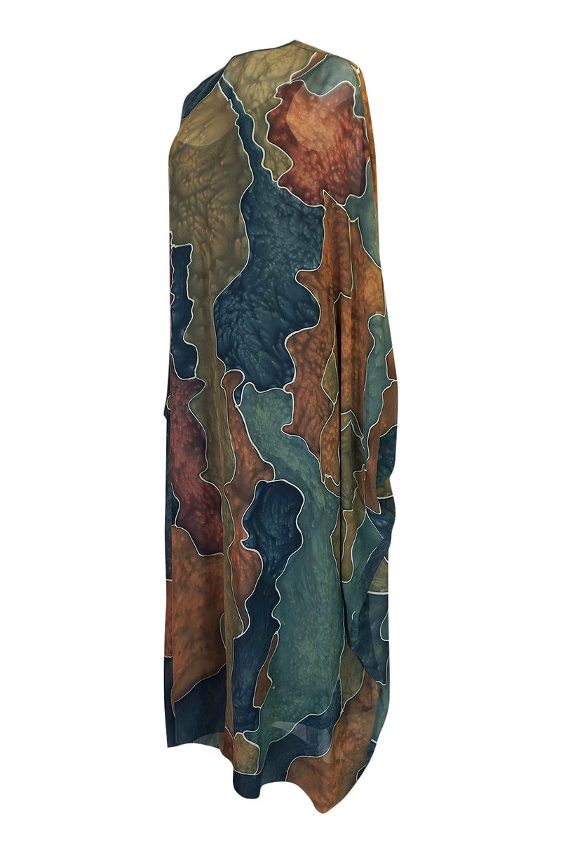1970s Unlabelled Well Made Tie Dye Printed Silk Caftan