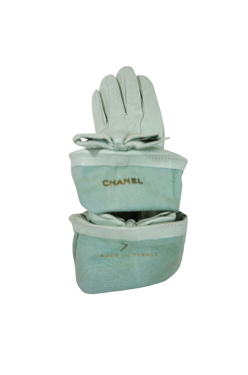 1980s Pale Mint Green Chanel Gloves With Bows Sz 7