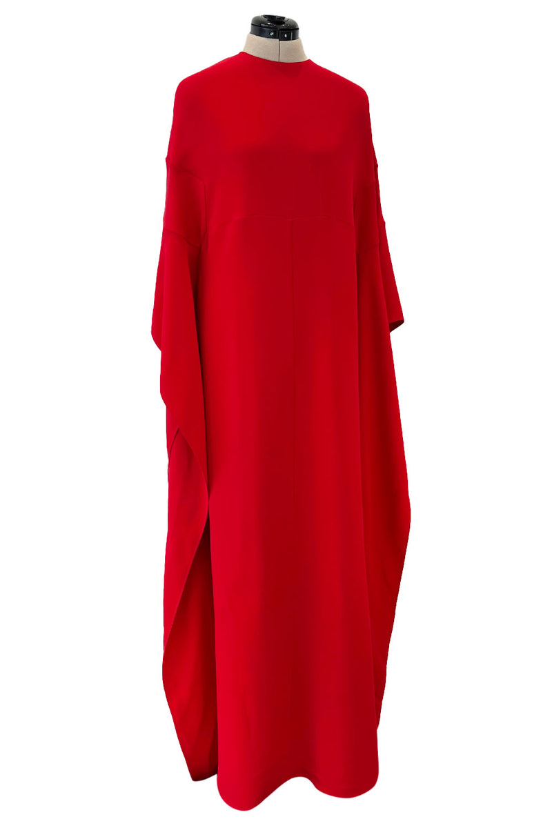 Stunning 2017 Valentino by Pierpaolo Piccioli Minimalist Red Cady Caftan Dress