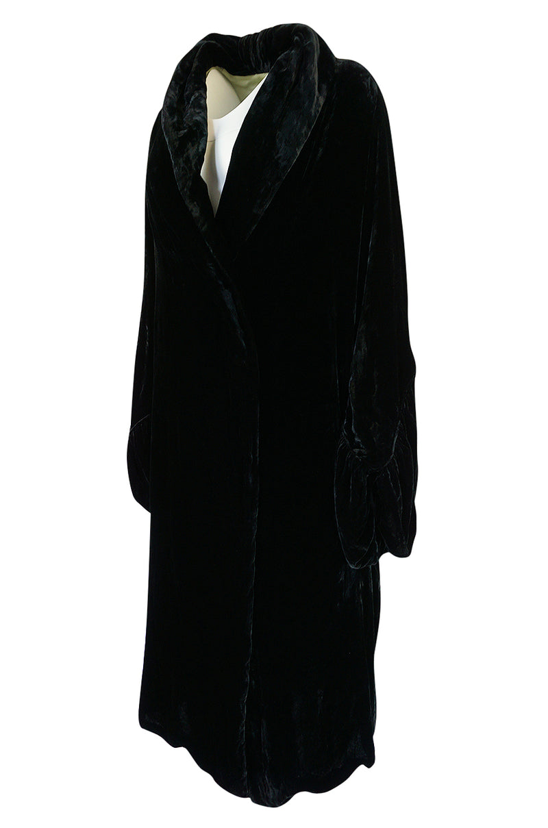 1920s Unlabeled Silk Velvet Coat with Pale Green Silk Lining