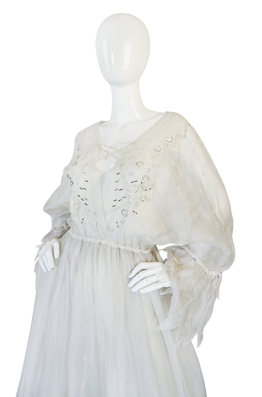 Zandra rhodes wedding dress | Beachweddingtips.com