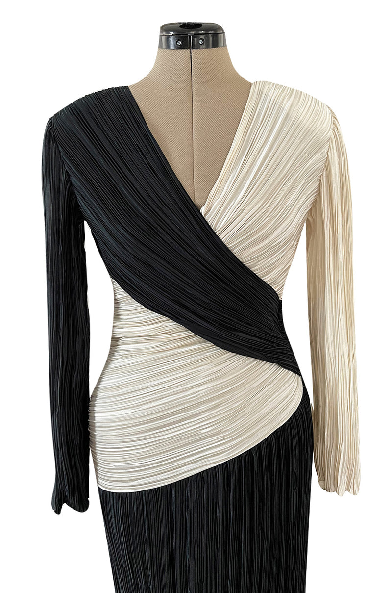 Spring 1980 Mary McFadden Black & Ivory Cross Over Plunge Front & Back Pleated Dress