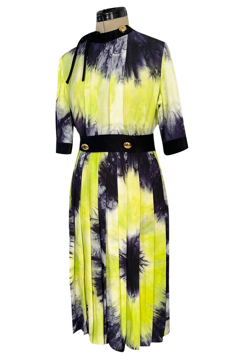 Gorgeous Spring 2019 Prada Look 41 Runway Neon Green & Navy Tie Dye Dress