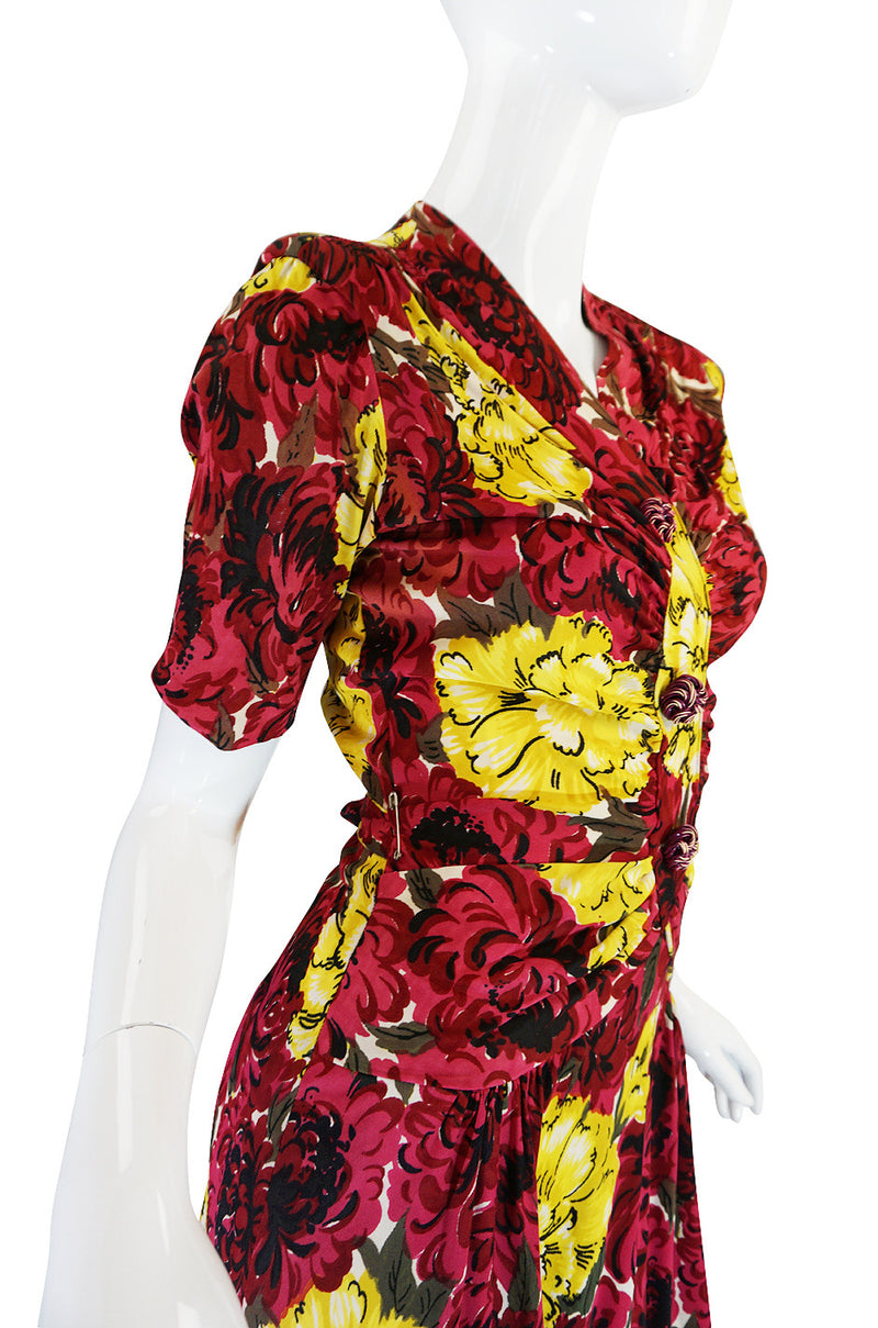 Wonderful 1940s Floral Print & Early Plastic Button Dress