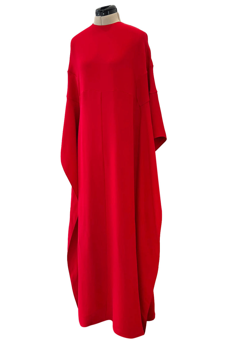 Stunning 2017 Valentino by Pierpaolo Piccioli Minimalist Red Cady Caftan Dress