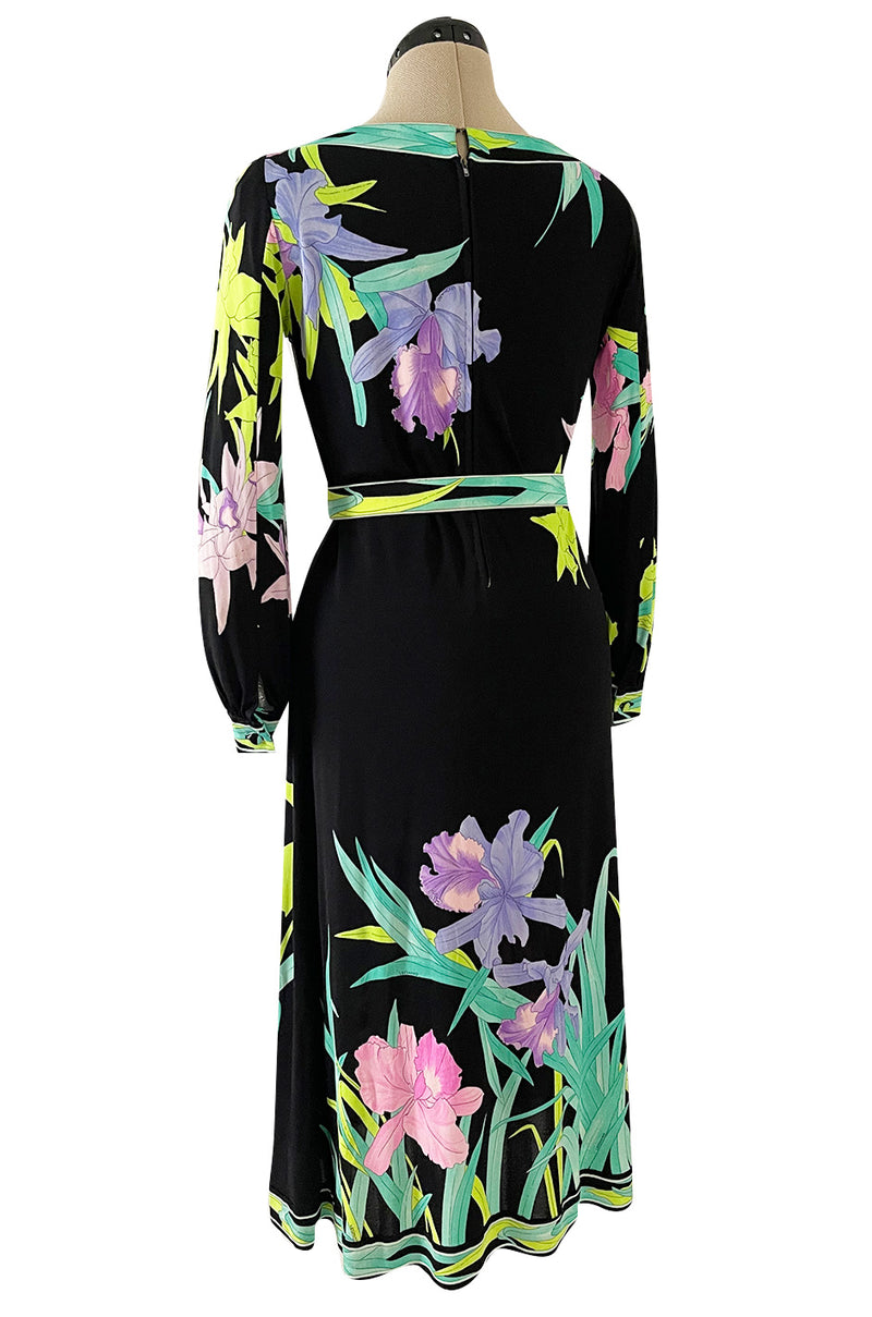 Gorgeous 1970s Leonard Printed Silk Jersey Pretty Floral Print Black Dress w Original Belt