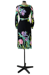 Gorgeous 1970s Leonard Printed Silk Jersey Pretty Floral Print Black Dress w Original Belt