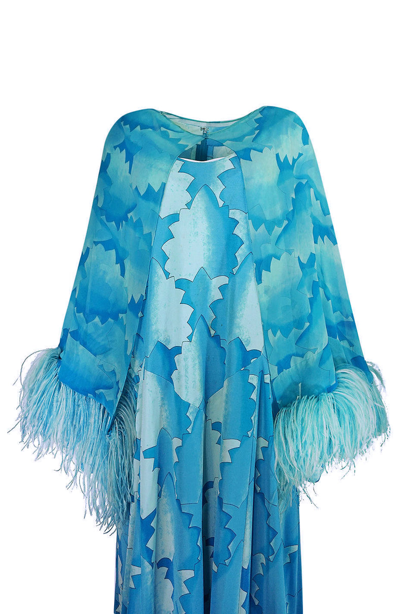 c.1972 La Mendola Blue Print Jersey Dress w Feather Trim Cape