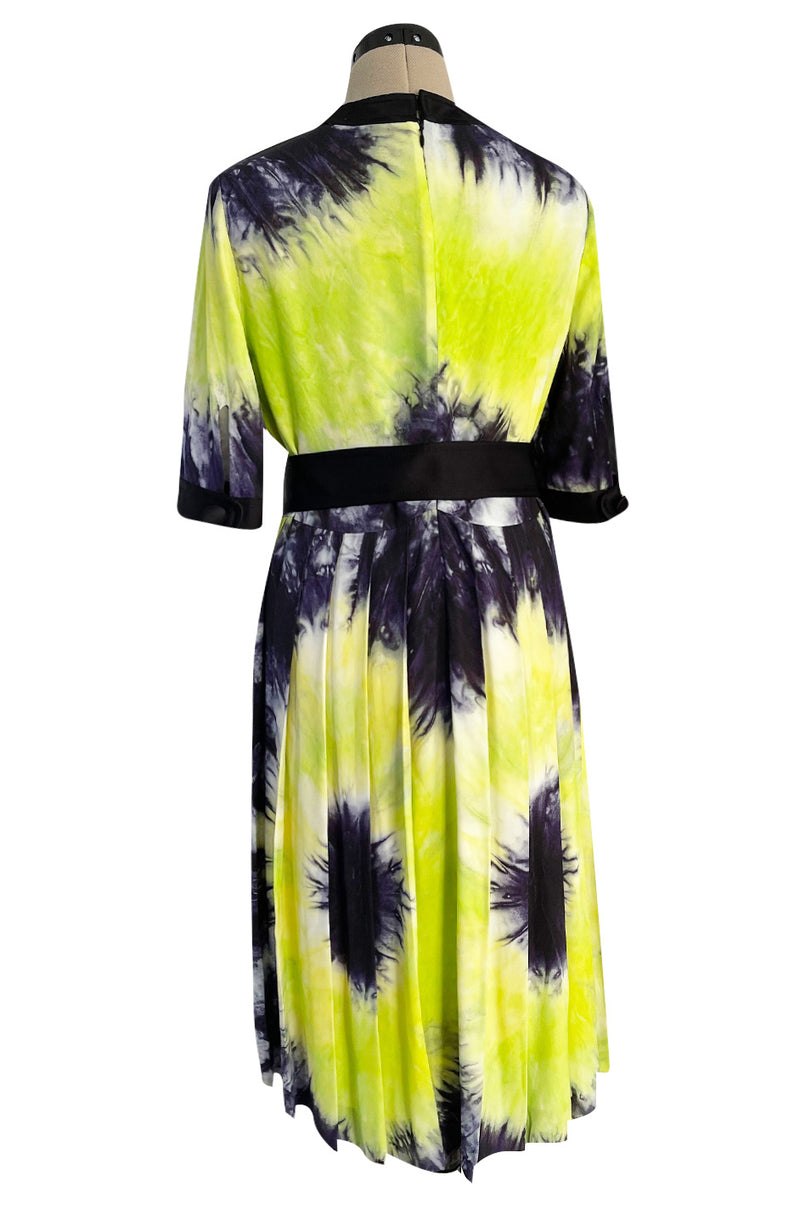 Gorgeous Spring 2019 Prada Look 41 Runway Neon Green & Navy Tie Dye Dress