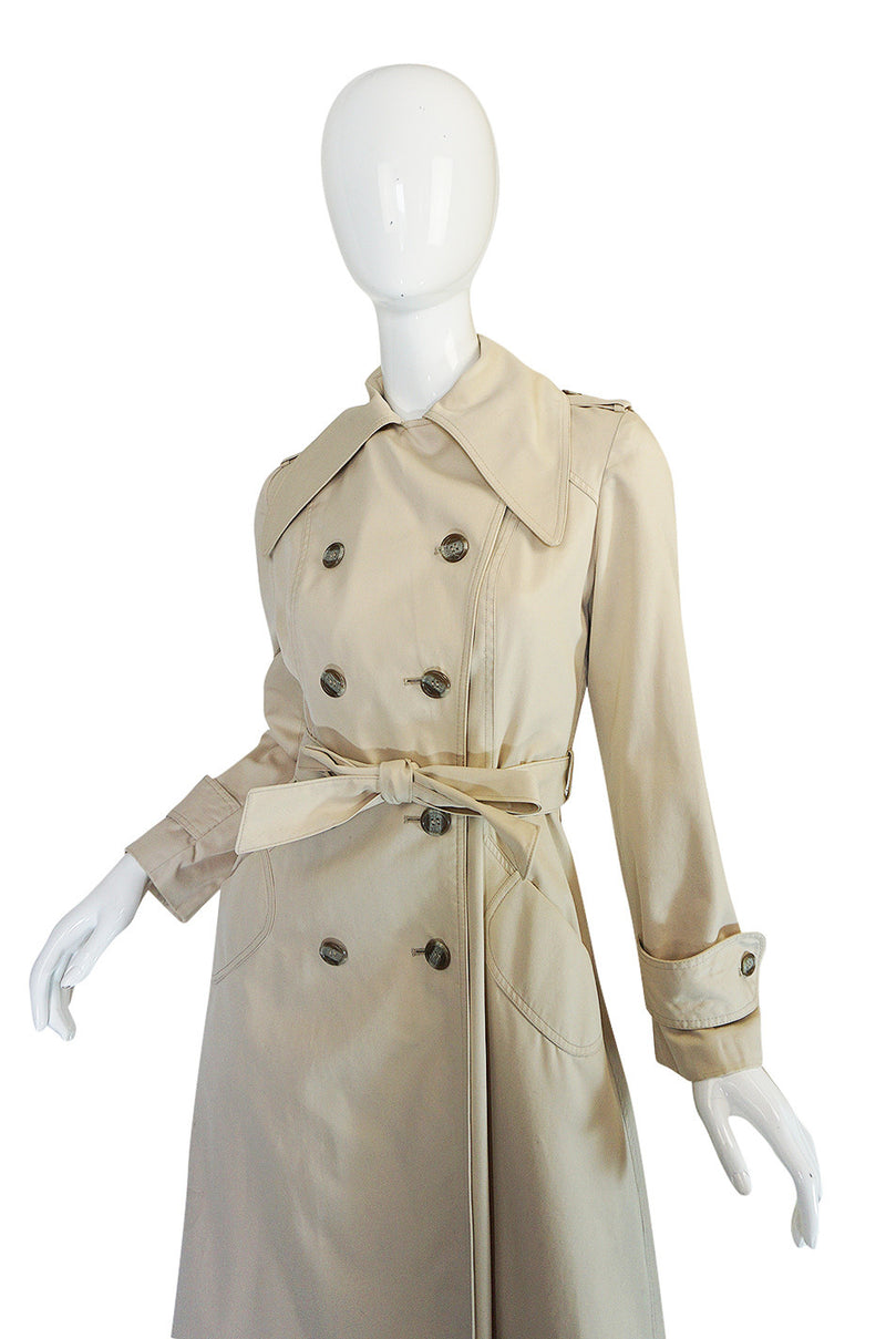 1970s Halston Khaki Trench Coat with Oversized Collar Shrimpton Couture
