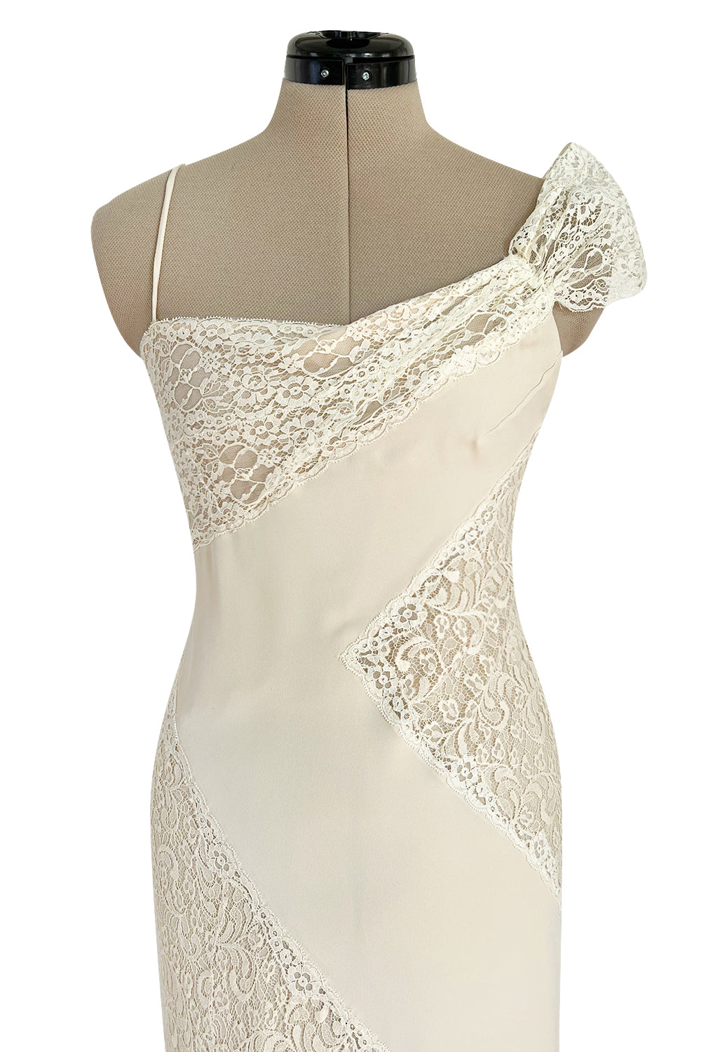 Romantic 2007 Valentino Ivory Silk Chiffon & Lace One Shoulder Bias Cu Shrimpton Couture Romantic 2007 Valentino Ivory Silk Chiffon & Lace One Shoulder Bias Cu Shrimpton Couture